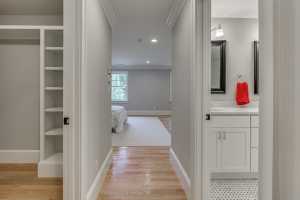 29_Master_Bedroom_Hall